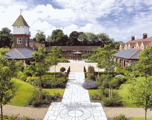 Bluecoat Pond grounds- click for photo gallery